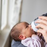 daddy-feeding-newborn-baby-picture-id1129631965