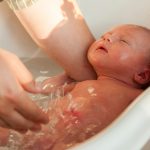 newborn-bathing-picture-id527115787