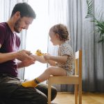 Ikke barnehageplass? Slik får du råd til å være hjemme.