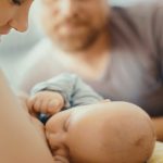 Hvor ofte og hvor lenge skal babyen spise?