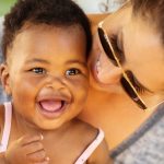 Slik beskytter du babyen i sommervarmen