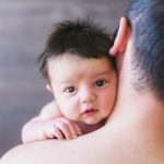 newborn-baby-and-dad-picture-id666805392