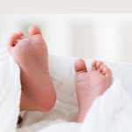 Bhus_fodebagen_toppbilde_baby-feet-2800x900_annons