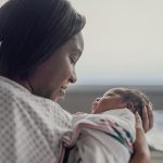 Nyfødt i samspill med mamma