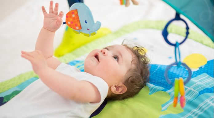 Disse lekene er kjekke å ha til babyen