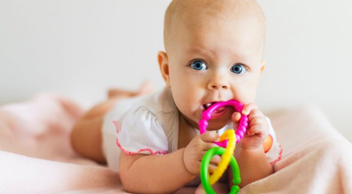 Hvordan velge trygge leker til babyen?