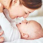 Samspill mellom foreldre og baby