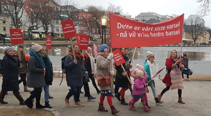 Går i tog for å verne barselomsorgen