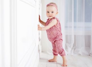 En lekende nattehimmel eller vakker, rød morgenstemning. Ikke rart at mange forelsker seg i navnet Aurora. Illustrasjonsfoto: iStock