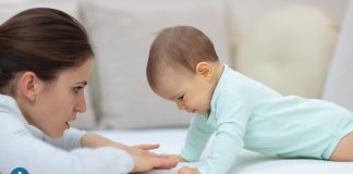 hjelpe babyen med motorisk utvikling