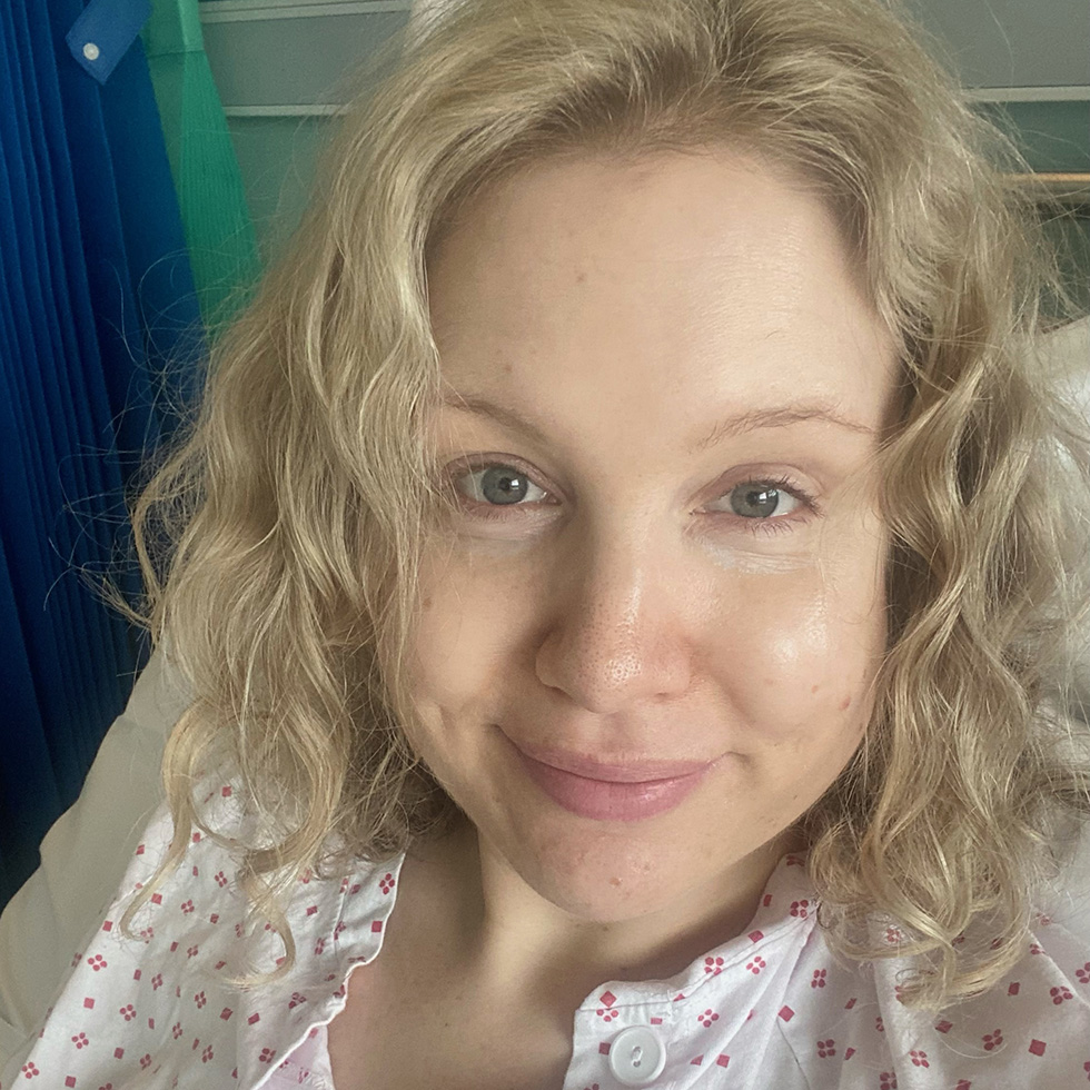 At Cathrine kom fra eget utdrikningslag gjorde stemningen på operasjonssalen lettere, selv om alt var veldig profesjonelt og alvorlig. Her er hun dagen etterpå. Foto: privat