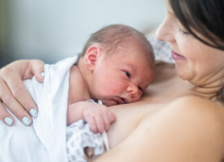 De første timene med nyfødt baby