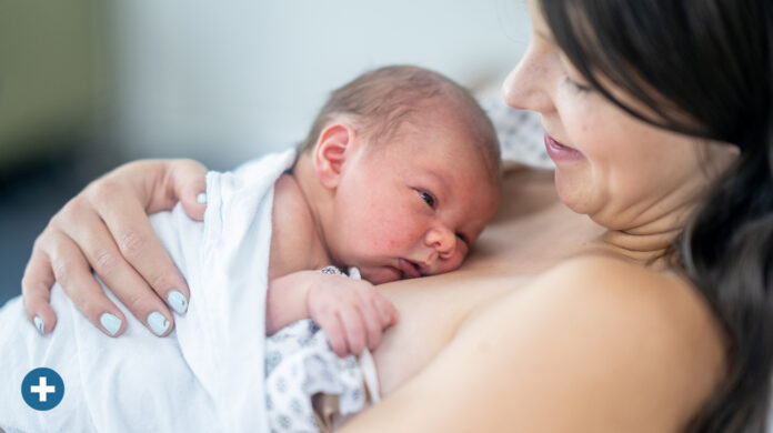 De første timene med nyfødt baby