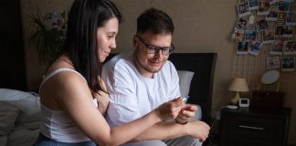 Termin i august 2026