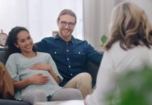 Vil lære nybakte foreldre å bli mer rause med seg selv